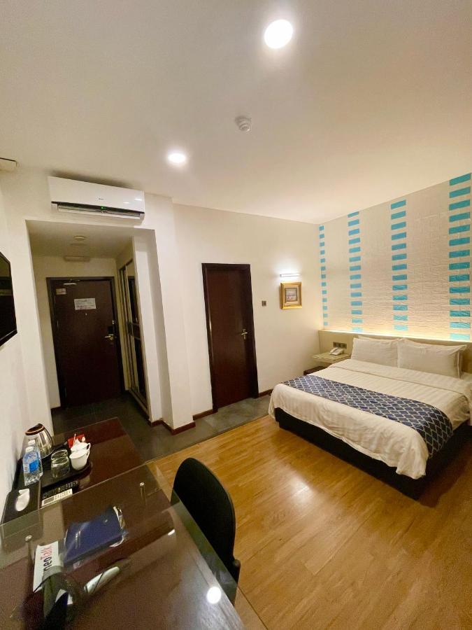 New World Express Motel 民都鲁 外观 照片