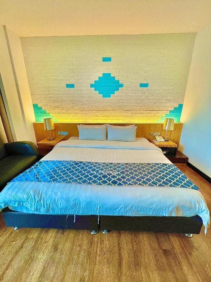 New World Express Motel 民都鲁 外观 照片