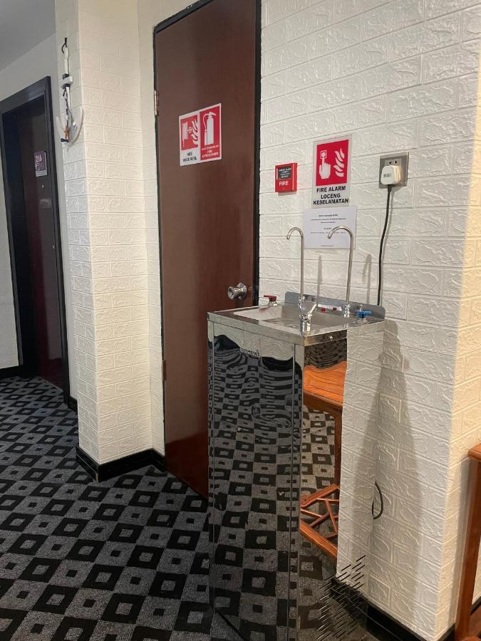 New World Express Motel 民都鲁 外观 照片