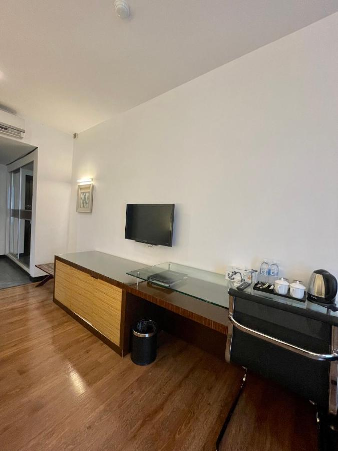 New World Express Motel 民都鲁 外观 照片
