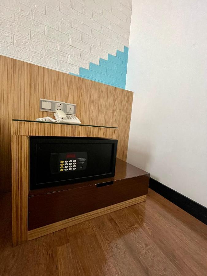 New World Express Motel 民都鲁 外观 照片